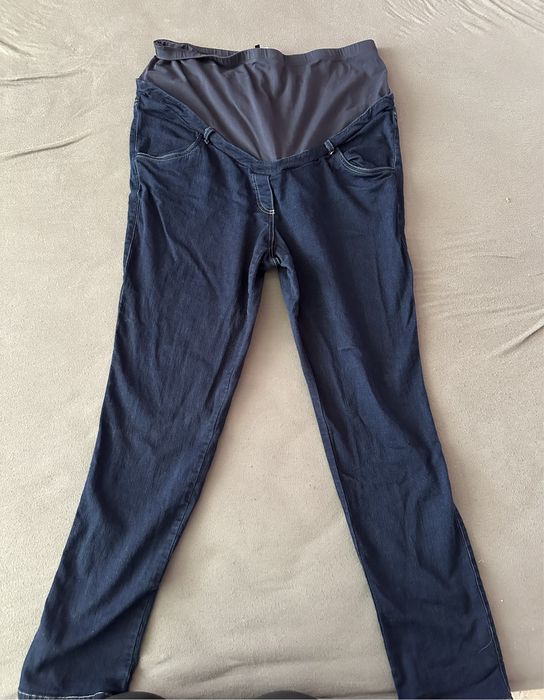 Вталени еластични дънки за бременни