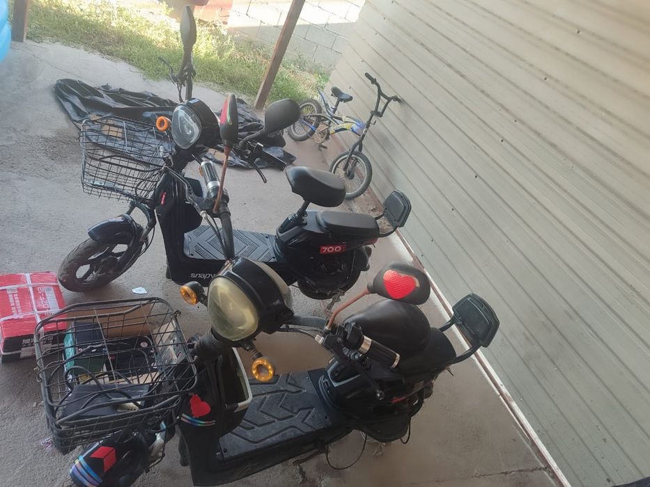 скутер жүріп тұр.  акуммолятор жаңа.
