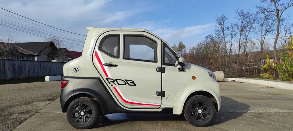 Vând mașină electrică RDB Q7 viteză 25 km/h fără permis de conducere
