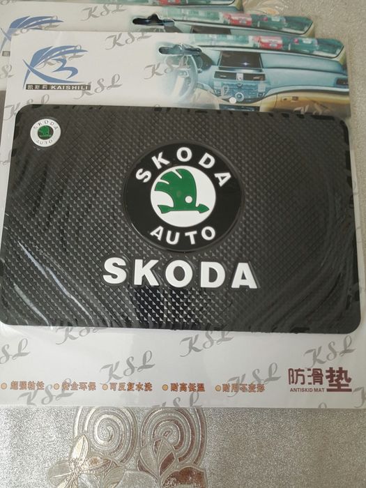 Коврики для мобильных телефонов, планшетов.