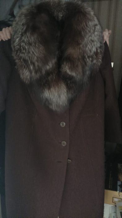 Пальто зимнее с чернобуркой новое