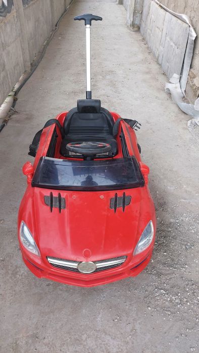 Детская машинка на пульте управления