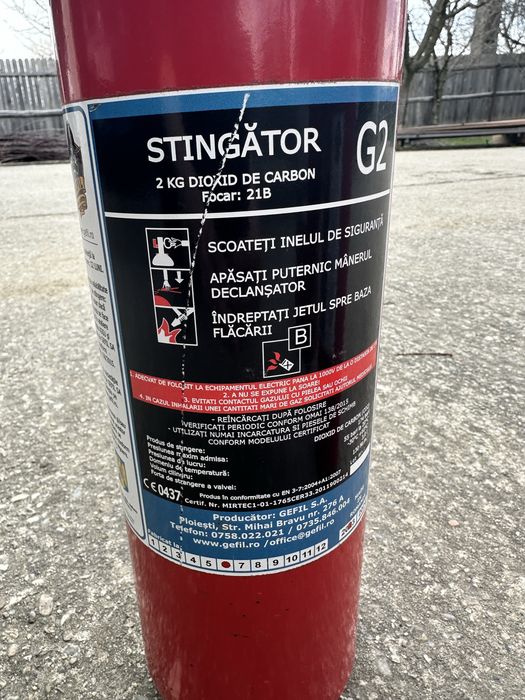 Vand 2 stingatoare G2 si 1 stingator P6