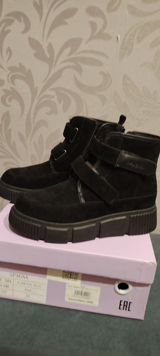 Продам ботинки женские новые