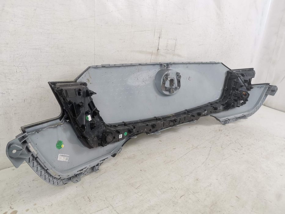 Решетка Радиатор Мазда 6 / Mazda 6 Оригинална Повредена