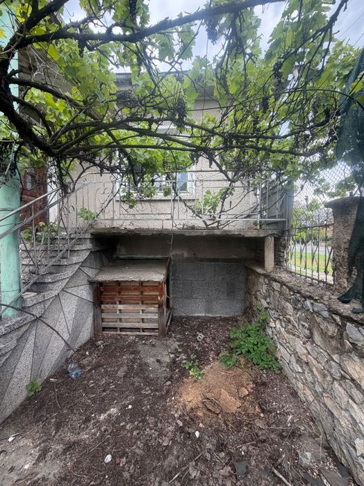 Къща 200 кв. с Двор 1 дк в с. Главиница, Пазарджик