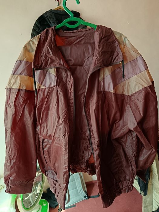 Дождевик не одета