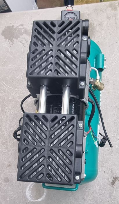 Тих въздушен компресор Vonroc 750w