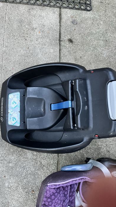 Vand scoica auto bebelusi si Baza Maxi Cosi 0-18 luni prindere in centura