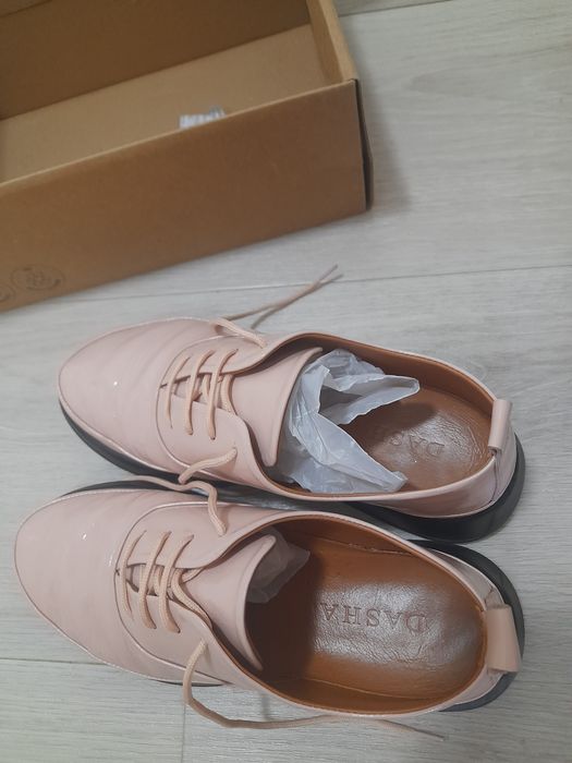 Pantofi de dama cu șiret