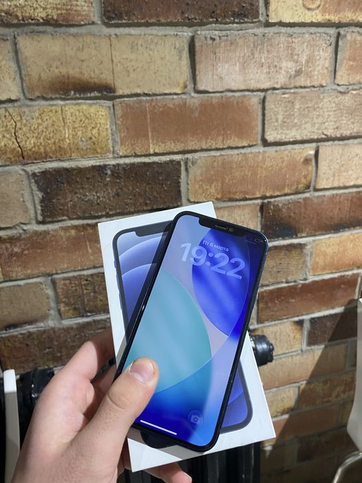 Срочно продаю Айфон 12