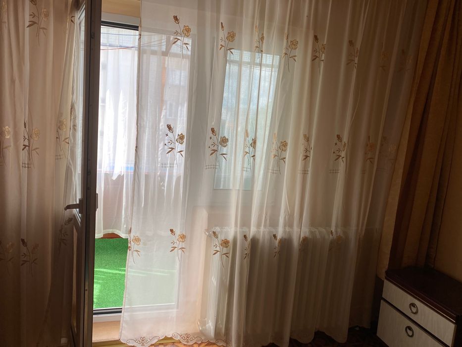 Închiriez apartament