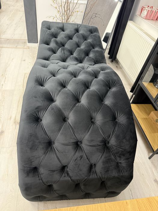 Vand 2 paturi tapitate catifea ,cosmetica ca noi