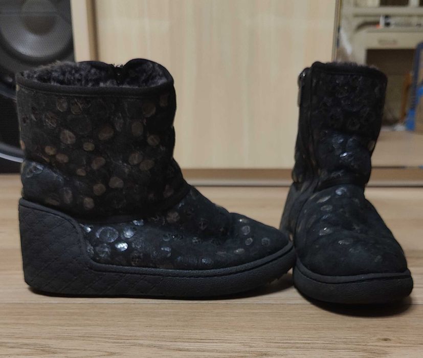 Детские зимнии сапожки угги для девочки