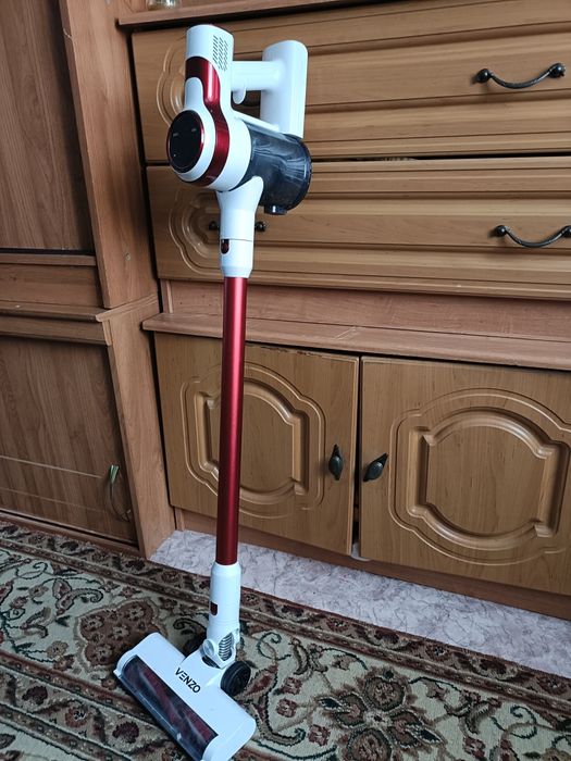 Продам вертикальный  пылесос