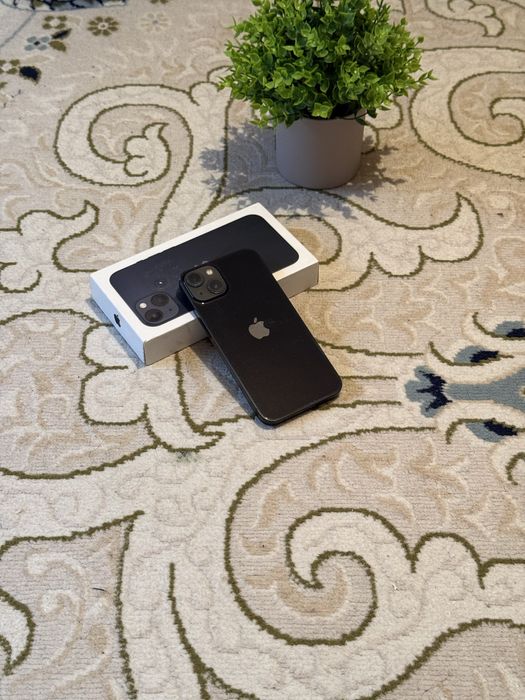 Продам iPhone 13