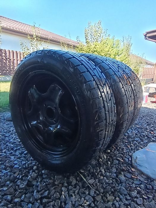 Cauciucuri de iarnă cu jante și capace R 16