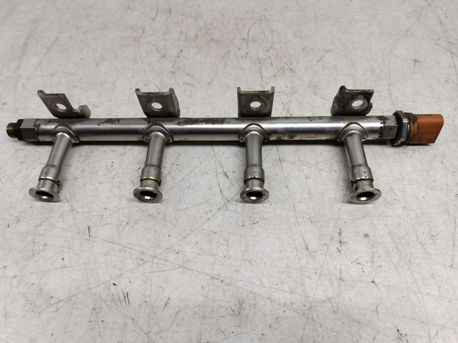 Rampa injectoare 03f133320c 1.2 TSI CBZB Volkswagen VW Touran 1 [2th