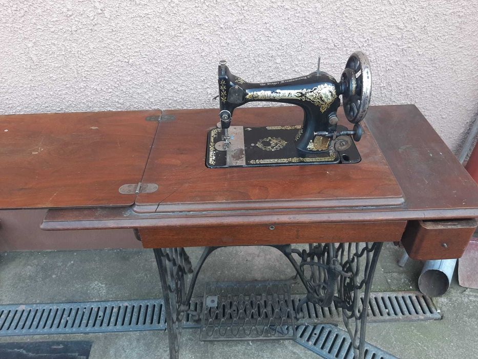 Mașină de cusut Singer veche