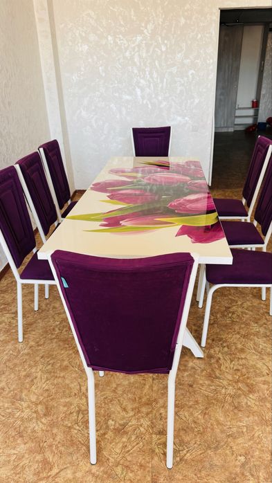 Продам срочно кухнный стол стуля