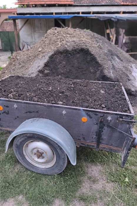 Vând pământ negru - 150 lei / mc