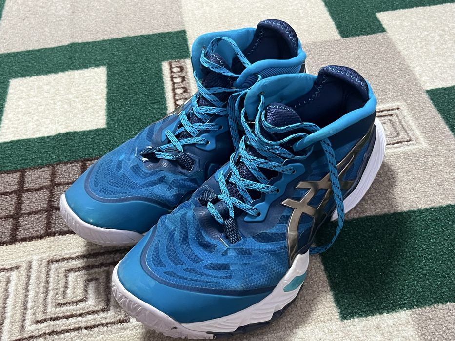 продаются Asics Metarise синие