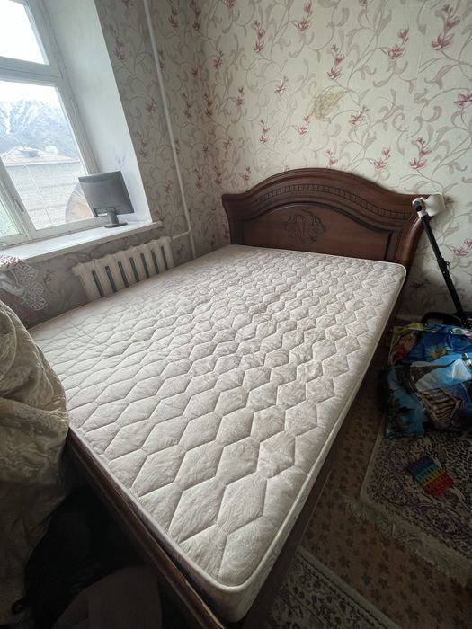 Продаю спальный гарнитур