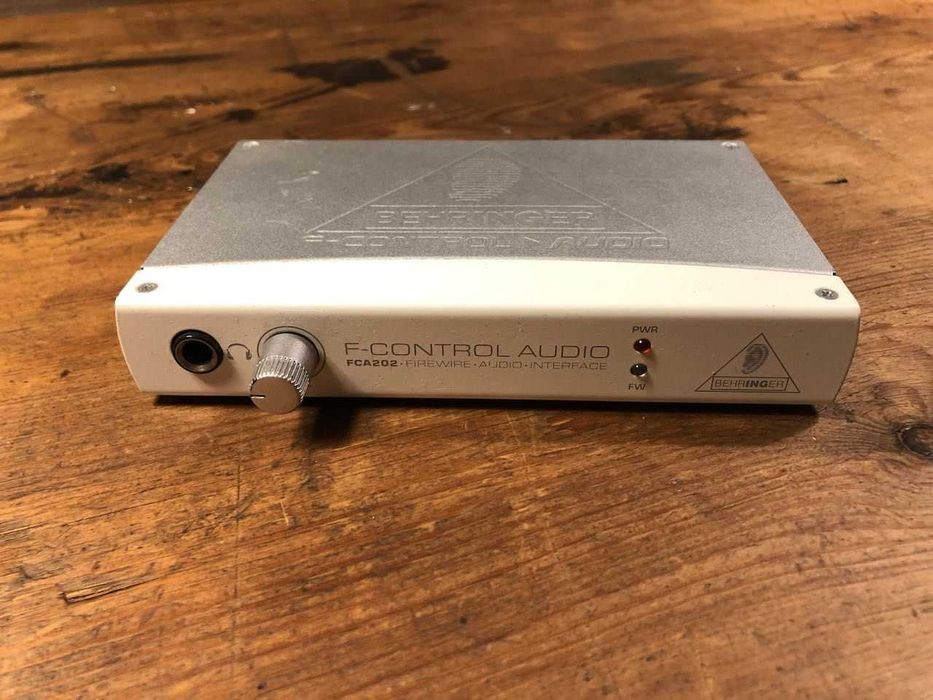Interfata audio firewire Behringer FCA202