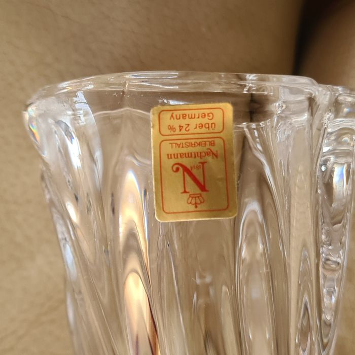 Vand frumoasă statuetă din cristal