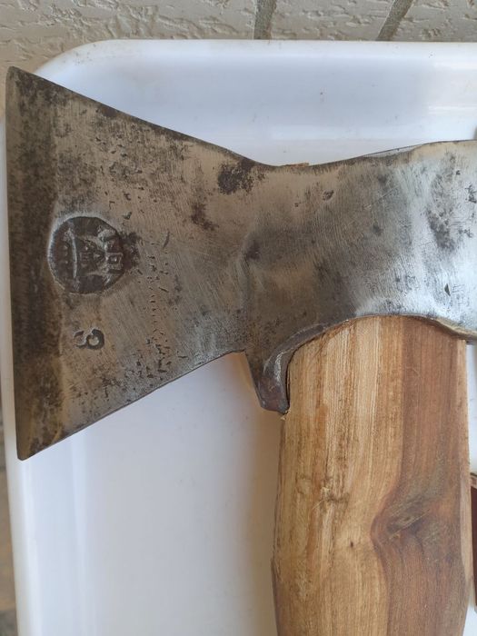 Продам топоры,болта сотилади