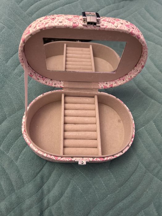 Шкатклка для украшений