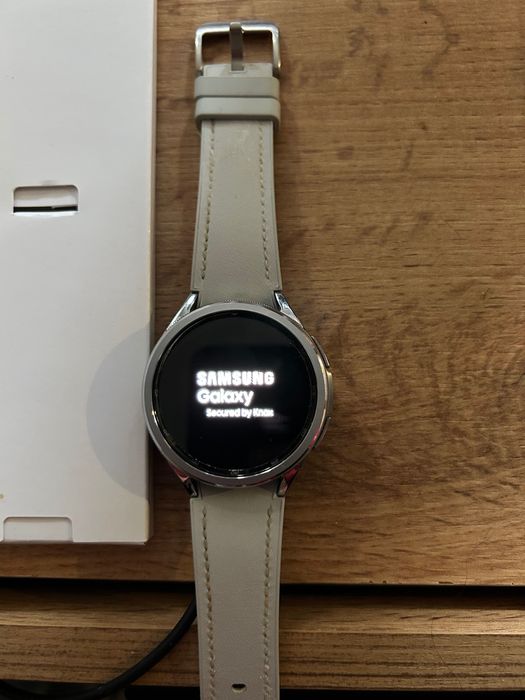 Продавам Galaxy Watch 6 classic