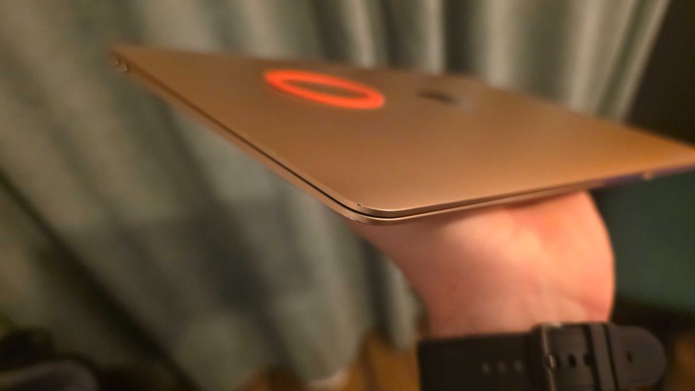 Apple Macbook Air M1 8GB RAM, 256GB,  display defect dar functional.