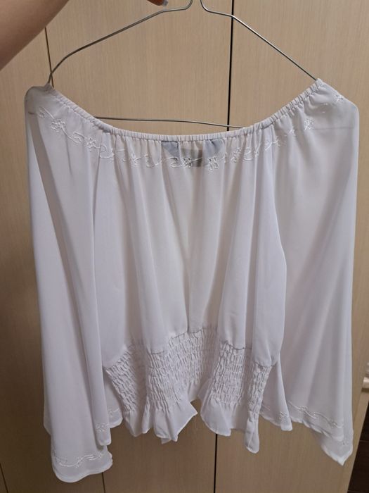 Bluza de damă scurtă