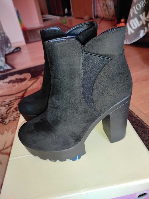 Боти на дебел ток