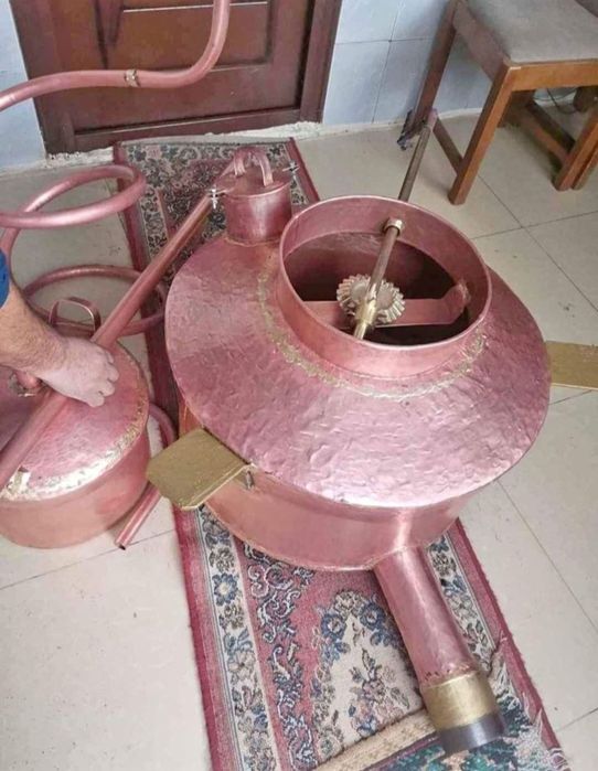 Vand cazane de facut tuica din cupru alimentar avem pe stoc de 80 de l