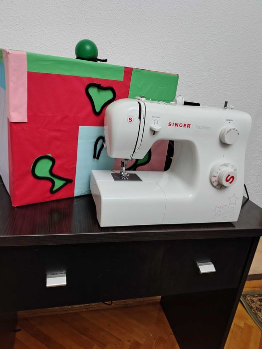 Vând mașină de cusut Singer