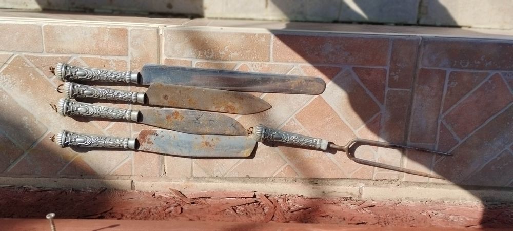 Set de cutite cu mâner turnat