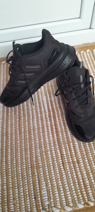 Vând Adidas Boost 44
