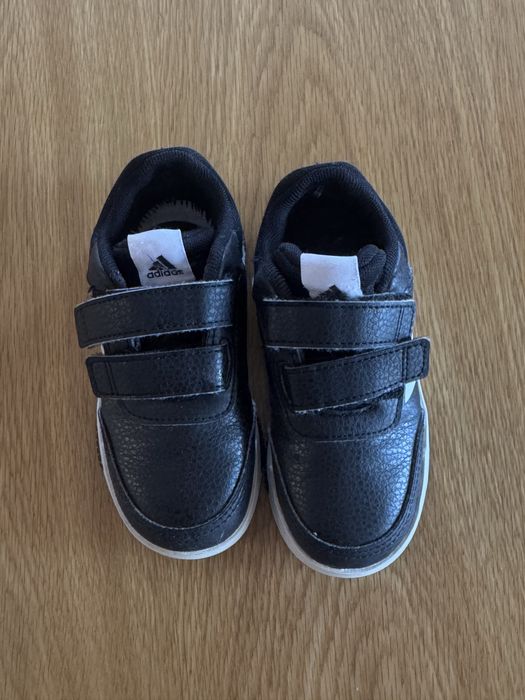Маратонки Adidas 26 номер