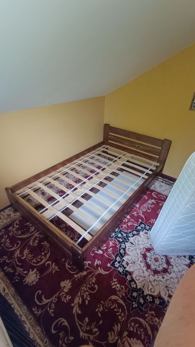 Pat de lemn masiv nuc 120 x 200 cm cu saltea și sertar
