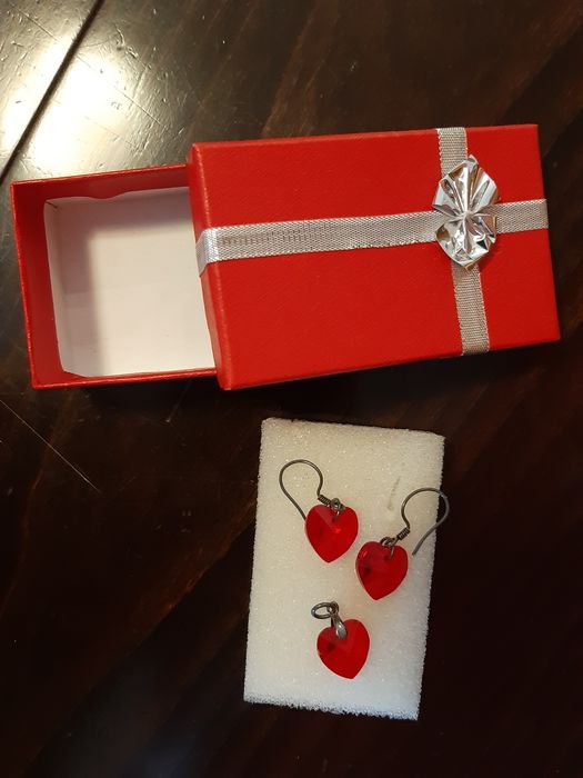 Обеци и висулка!