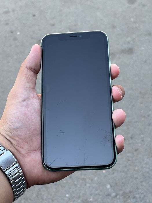Продам айфон 11