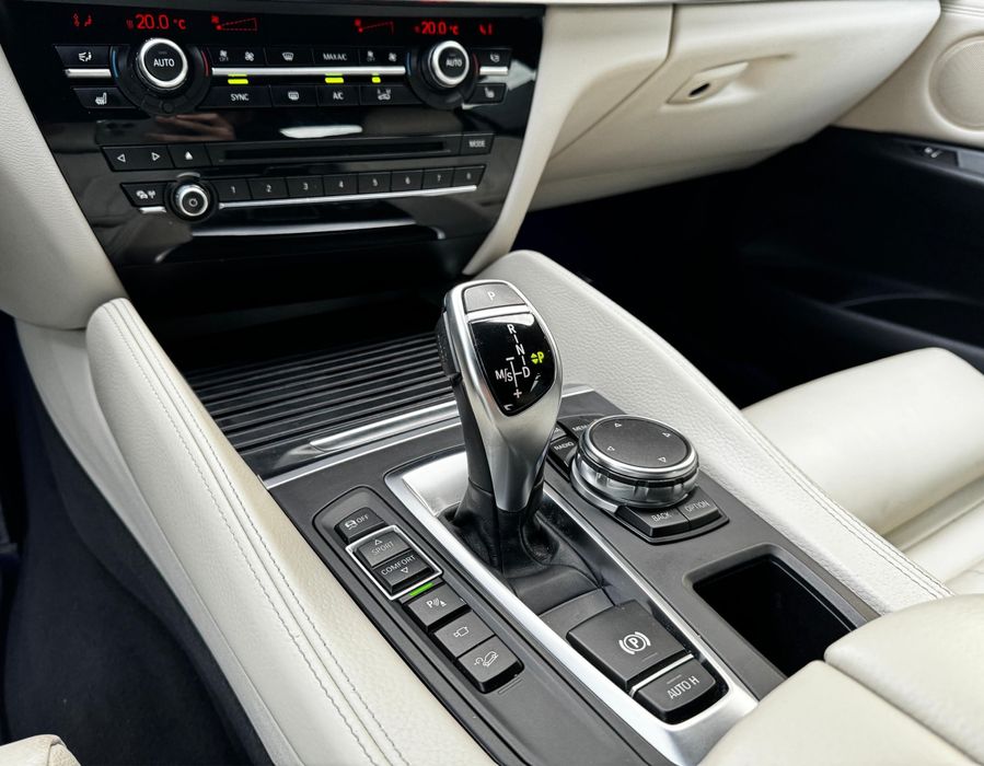 Bmw X6 / M Paket / An 2016 / 3.0d 313 cp / soft clouse/ laser / camere