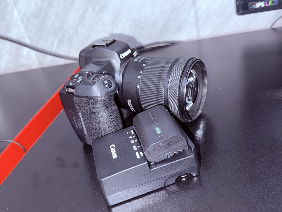 Canon EOS R  pul kerak bir qoʻl