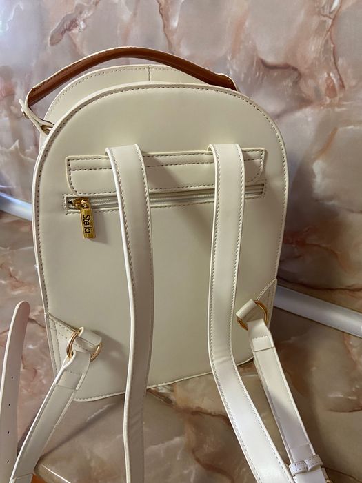 Чисто нова дамска чанта раница марка DOCA