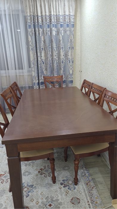 Стол  и  стулья.