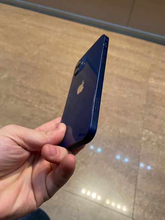 Продам айфон 12