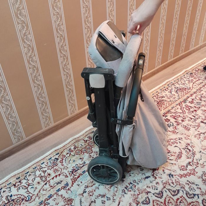 Продам коляску . Цена 20000 тенге