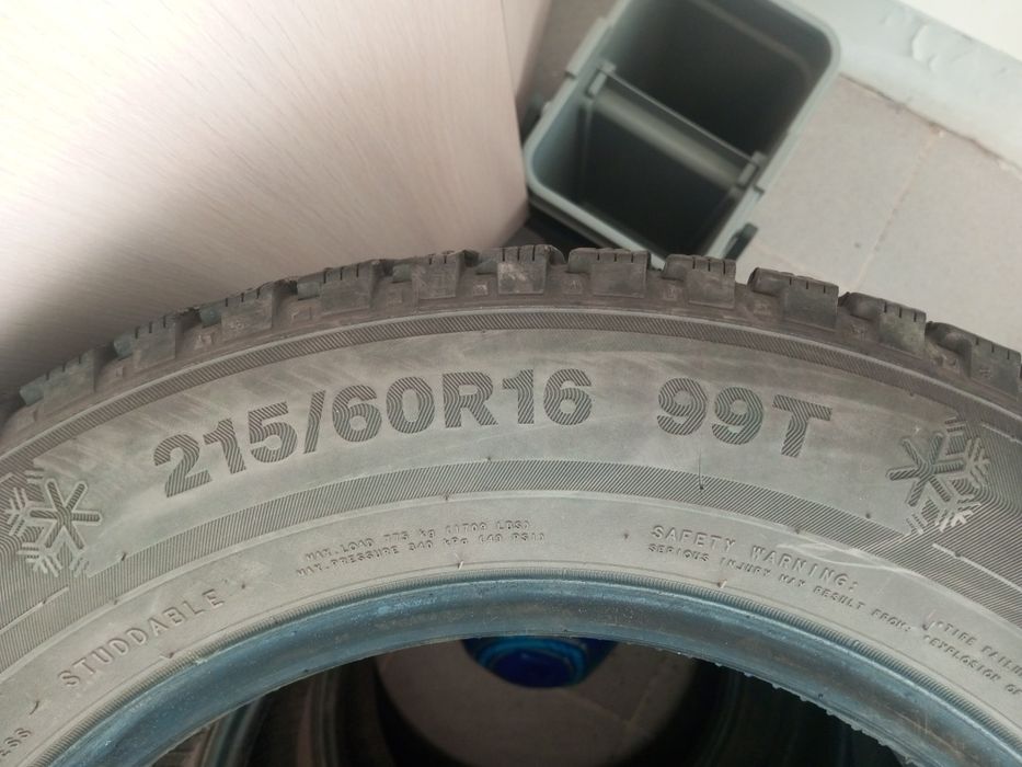Зимние шины 215/60R16